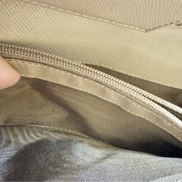 Salvatore Ferragamo Gancini Logo Beige Leather Long Continental Wallet - Picture 15 of 16